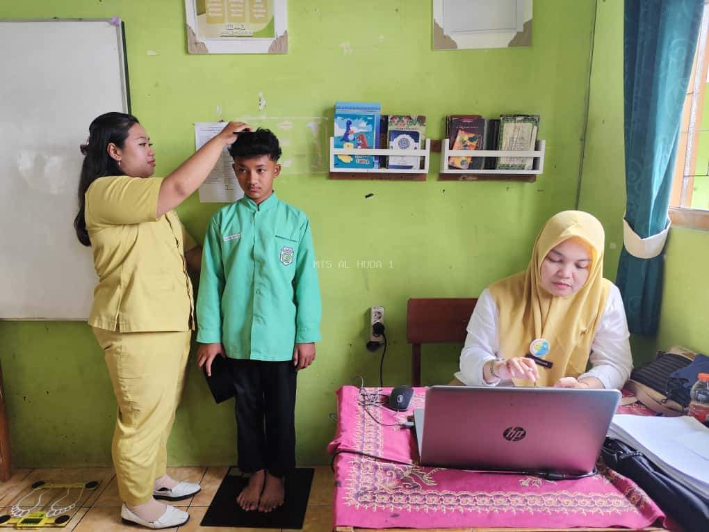 Kegiatan Skrining Kesehatan Siswa di MTs Al Huda 1 Karangpandan oleh Dinas Kesehatan Karanganyar