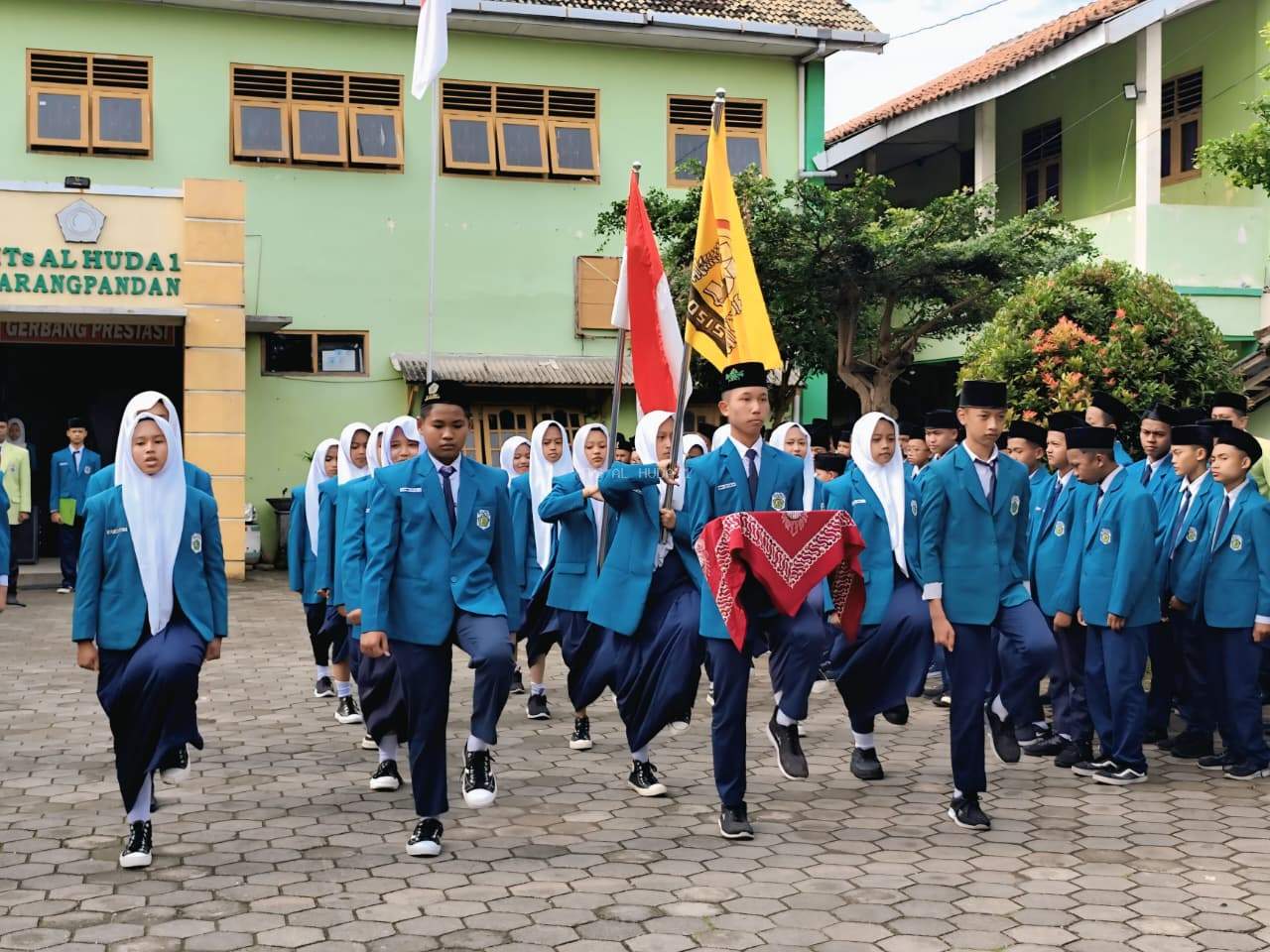 Upacara Pelantikan OSIS Baru Masa Bhakti 2025/2026